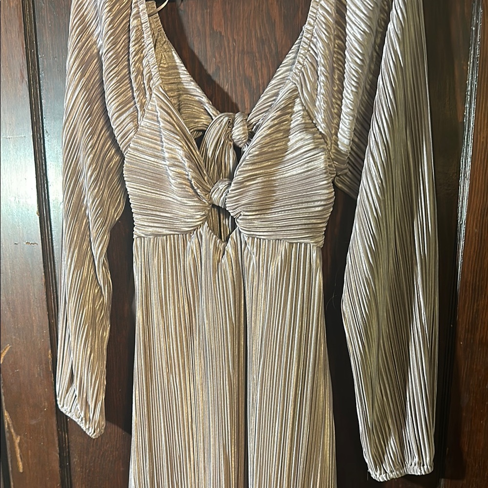 Elegant Pleated Long Sleeve Dress